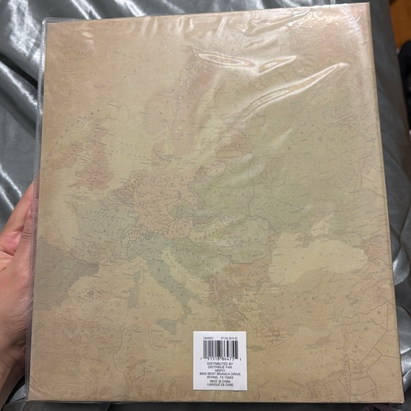 Scrapbook Album 40 Pages CraftSmart Scrapbooking Craft Arts Book New World Map - Picture 8 of 12